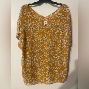 Cabi XL mustard & black floral lined short-sleeve top.